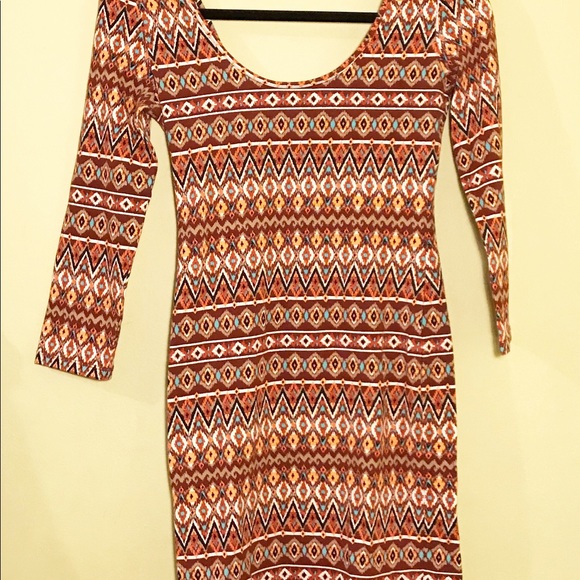 Forever 21 Dresses & Skirts - Forever 21 scallop neckline body con tribal dress